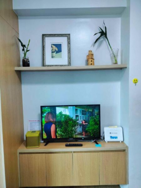 5th Floor Studio Type Unit with Street View